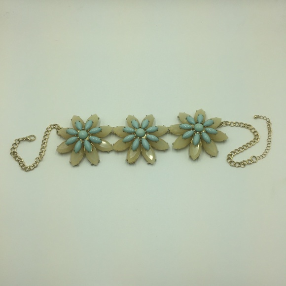 GORGEOUS Floral Glass Bead Statement Necklace - Picture 2 of 3